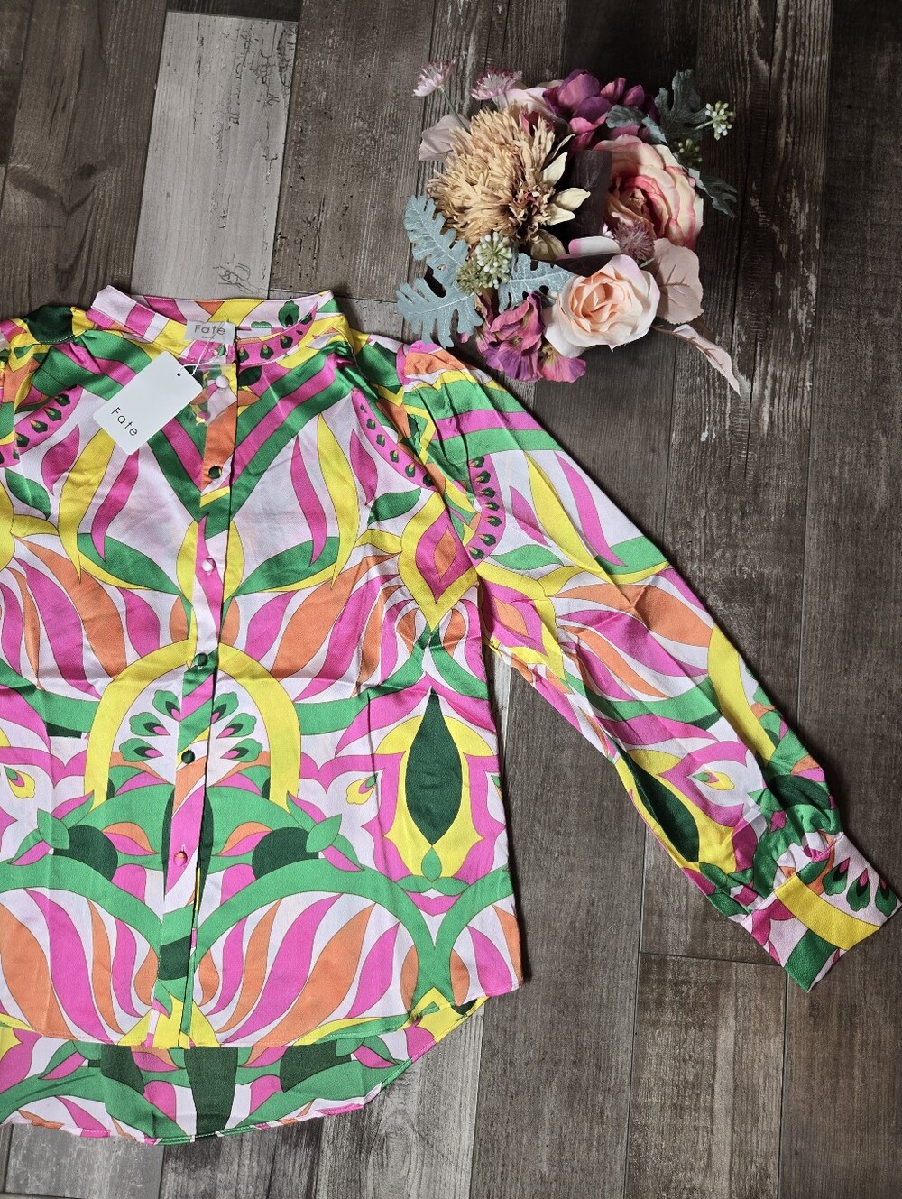 NWT Fate Pink Green Multicolor Printed Button-Up Blouse Women's Size Large